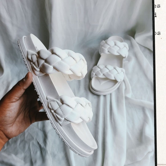 🚨ONLY A FEW PAIRS LEFT// White Braided Sandal - Picture 4 of 4